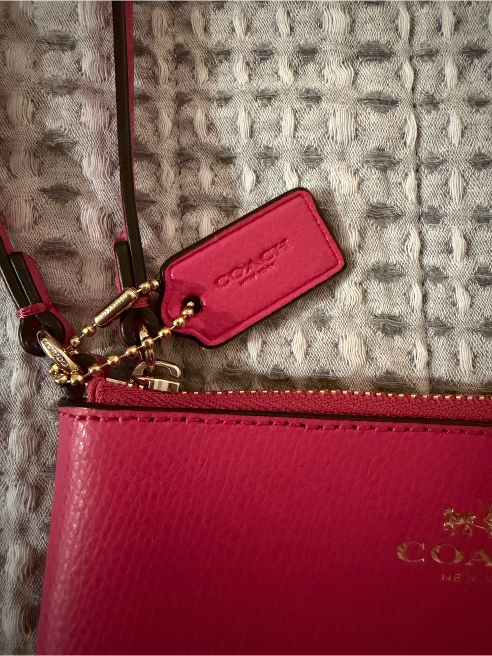 Coach Corner Wristlet! Hot Pink! Excellent condition! - Picture 4 of 8